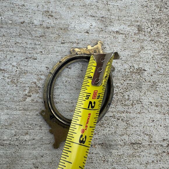 VINTAGE Picture Photo Frame 2x2.5” Brass? Metal Floral Ornate Oval Shape - Picture 4 of 4